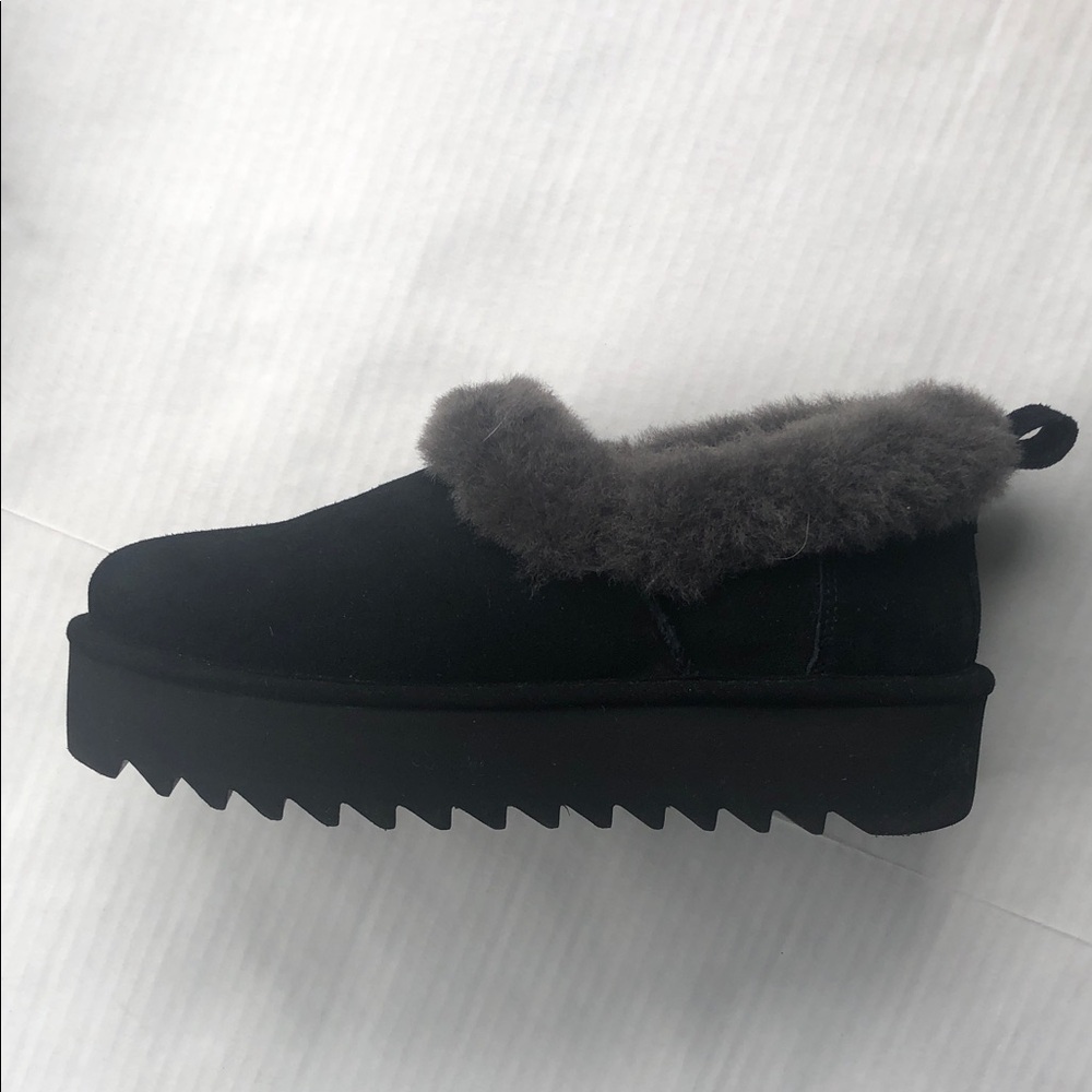 UGG Nita Genuine Shearling Black Suede Platform Slippers Size 8, excellent